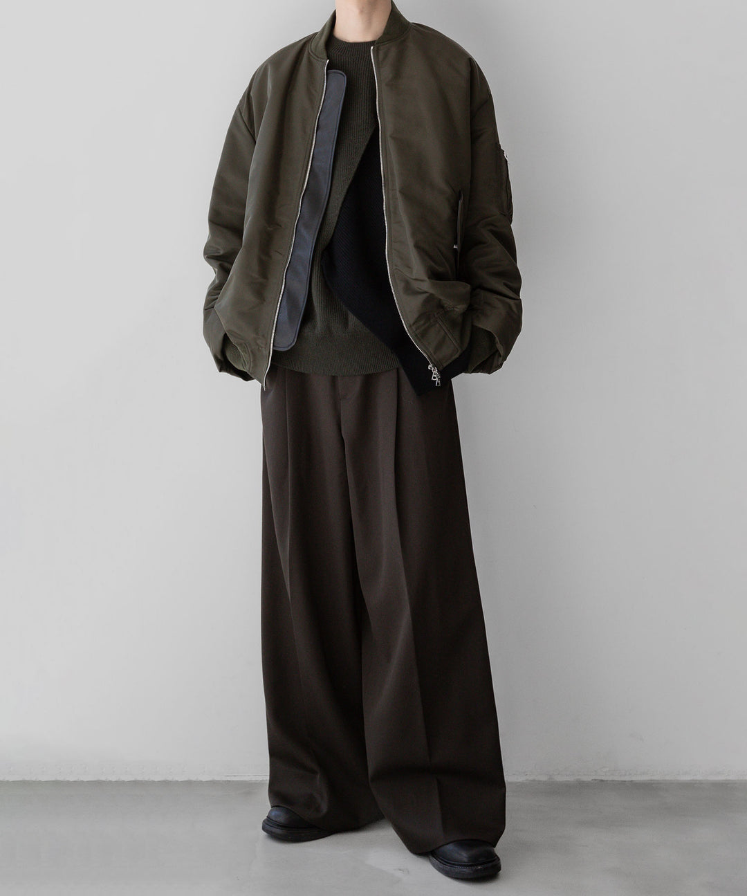 stein(シュタイン)の23AWコレクションCROSSOVER KNIT LSのMILITARY KHAKI × BLACK