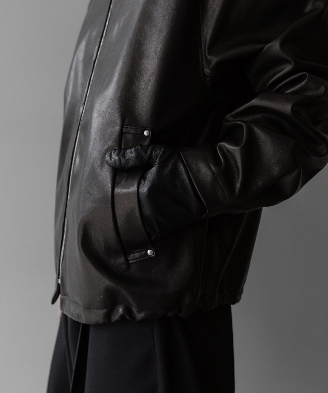 stein(シュタイン)の24SSコレクションLEATHER HOODED SHORT JACKETのBLACK