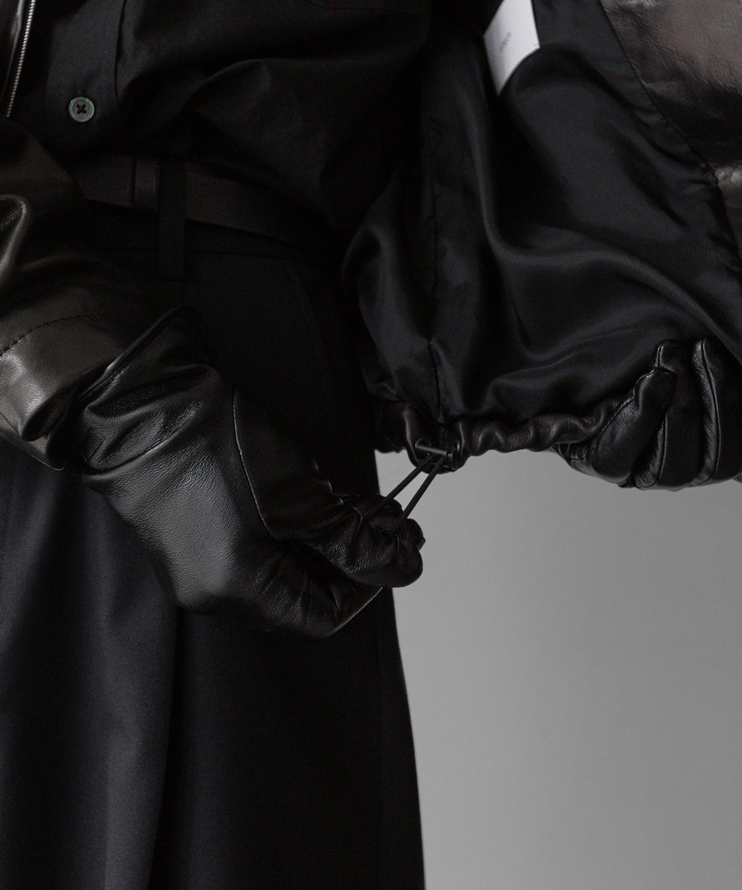 stein(シュタイン)の24SSコレクションLEATHER HOODED SHORT JACKETのBLACK