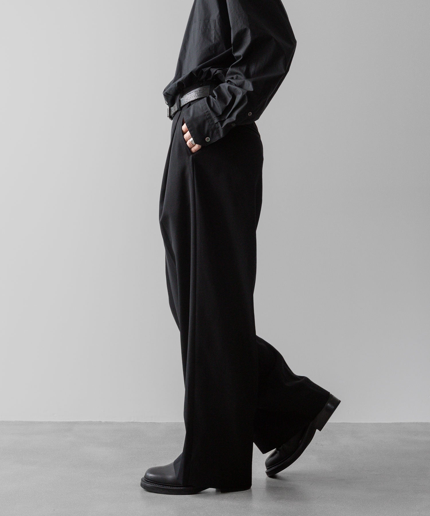 ssstein(シュタイン)の24AWコレクション OVERTUCKED EXTRA WIDE TROUSERS - BLACK 公式通販サイトsession福岡セレクトショップ