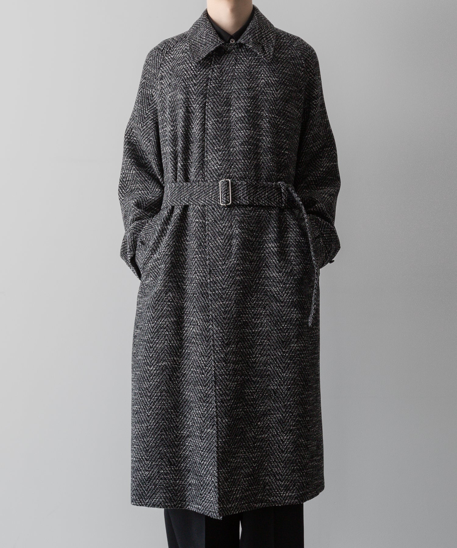 INTÉRIM(インテリム)のMELANGE DONEGAL HERRINGBONE HYPER BIG BELTED OVER COATのBLACKの公式通販サイトsession福岡セレクトショップ