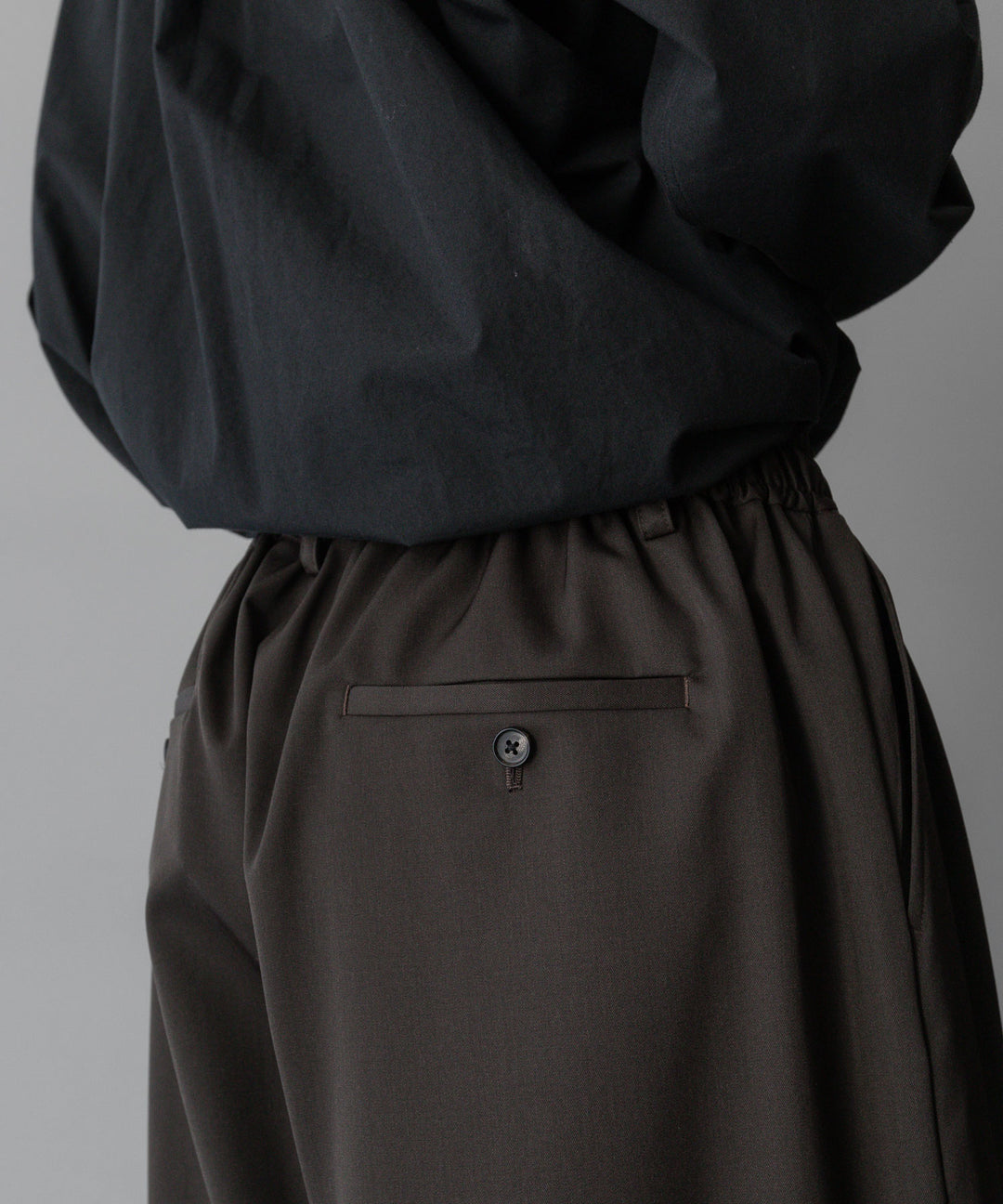 ssstein stein(シュタイン)の24SSコレクションWIDE EASY SHORT TROUSERSのMILITARY KHAKI 公式通販サイトsession福岡セレクトショップ