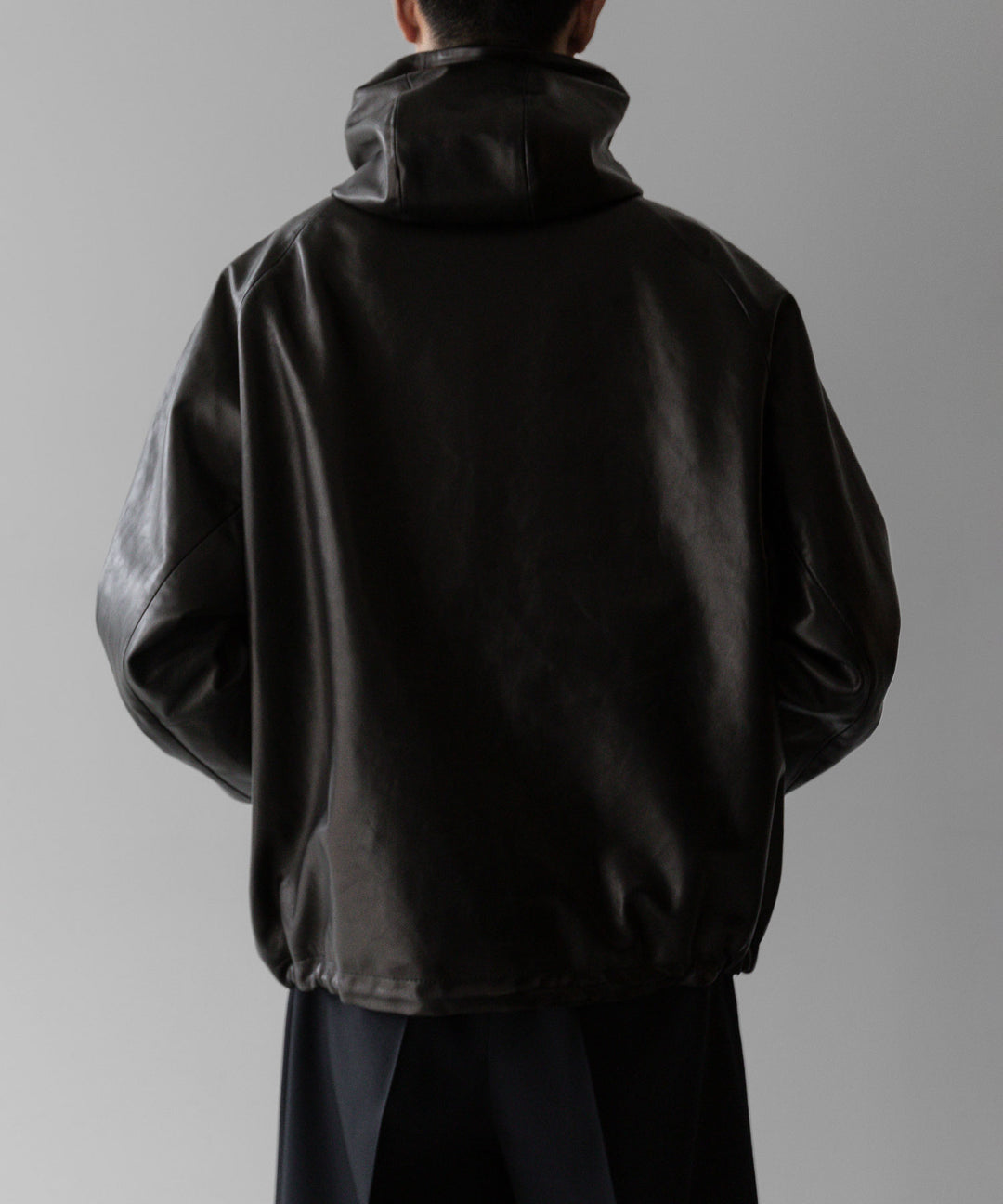 stein(シュタイン)の24SSコレクションLEATHER HOODED SHORT JACKETのBLACK
