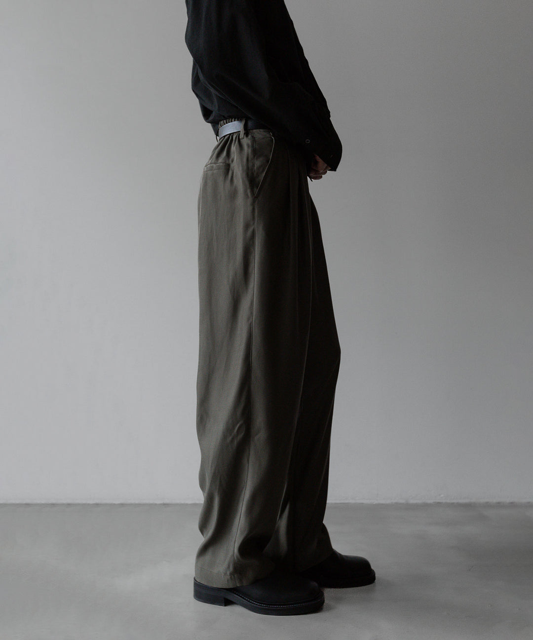 【stein】ssstein シュタインのCUPRO WIDE EAZY TROUSERS - GREY KHAKI公式通販サイトsession福岡セレクトショップ