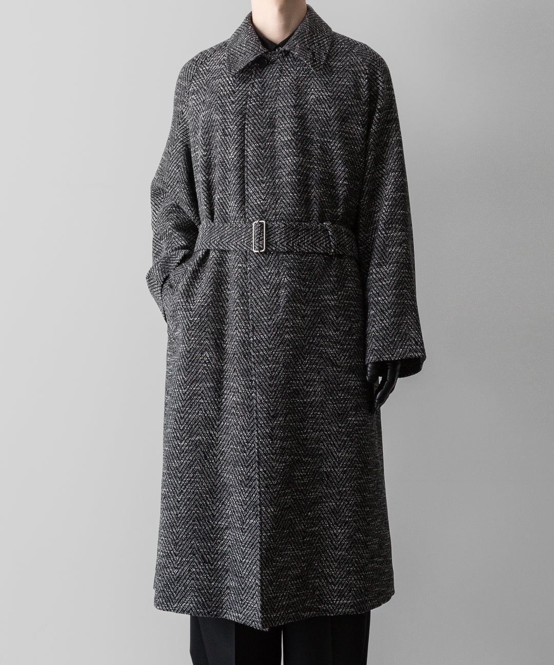INTÉRIM(インテリム)のMELANGE DONEGAL HERRINGBONE HYPER BIG BELTED OVER COATのBLACKの公式通販サイトsession福岡セレクトショップ