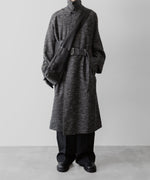 画像をギャラリービューアに読み込む, INTÉRIM(インテリム)のMELANGE DONEGAL HERRINGBONE HYPER BIG BELTED OVER COATのBLACKの公式通販サイトsession福岡セレクトショップ
