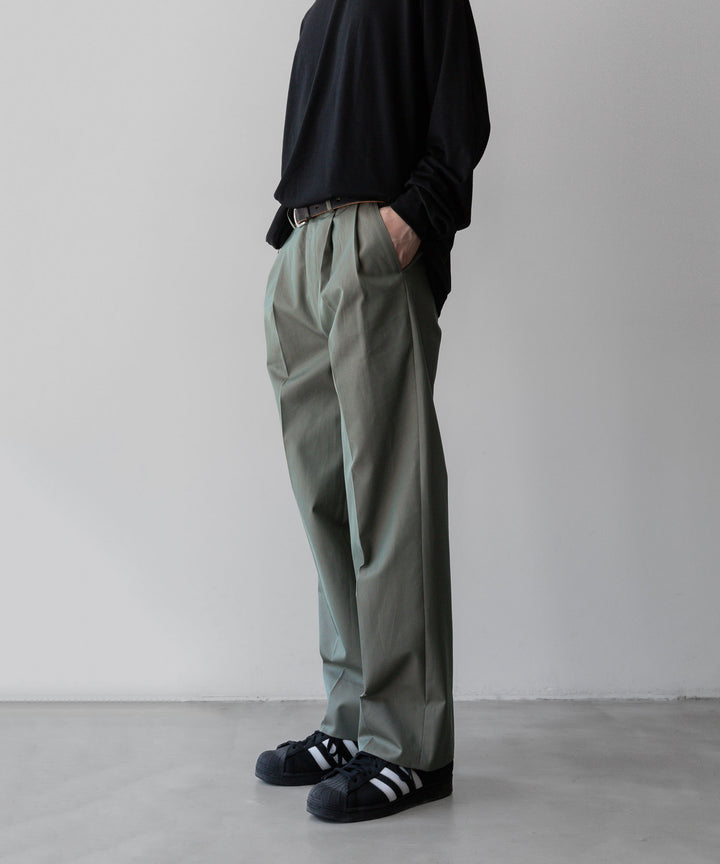 【INTÉRIM】GIZA GABARDINE 2-TUCK STRAIGHT SLACKS - OLIVE