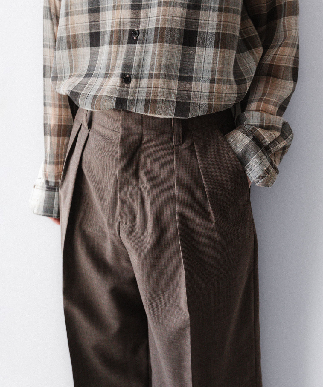 【CODA】BROWN CHECKED WOOL INVERTED TUCKS SLACK - BROWN CHECKED