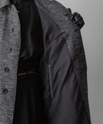 画像をギャラリービューアに読み込む, INTÉRIM(インテリム)のMELANGE DONEGAL HERRINGBONE HYPER BIG BELTED OVER COATのBLACKの公式通販サイトsession福岡セレクトショップ
