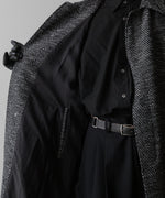 画像をギャラリービューアに読み込む, INTÉRIM(インテリム)のMELANGE DONEGAL HERRINGBONE HYPER BIG BELTED OVER COATのBLACKの公式通販サイトsession福岡セレクトショップ
