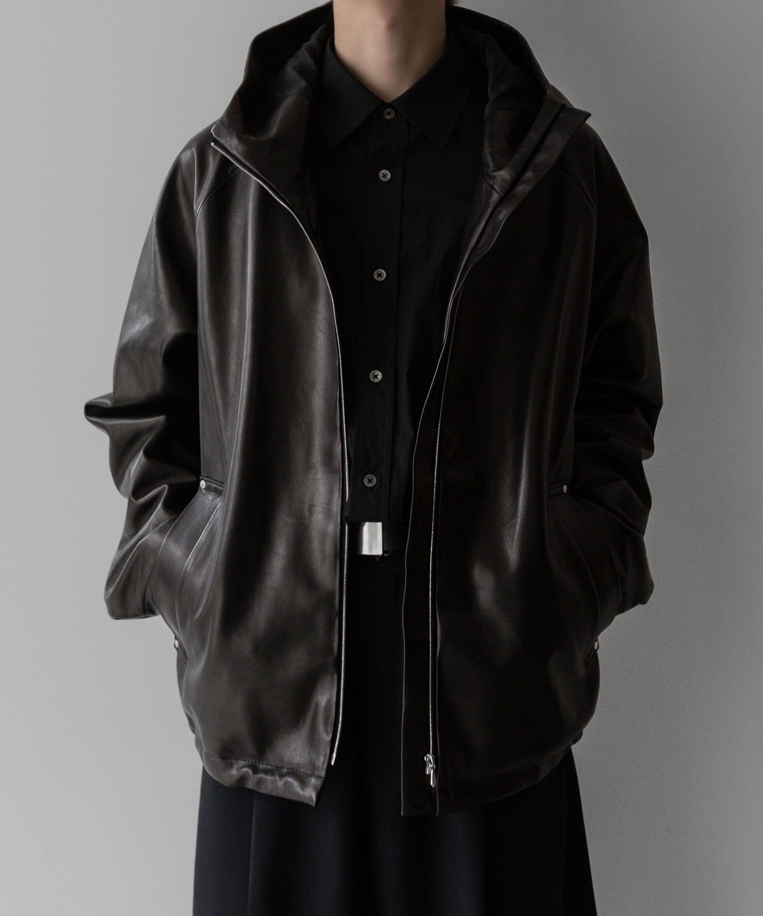 stein(シュタイン)の24SSコレクションLEATHER HOODED SHORT JACKETのBLACK