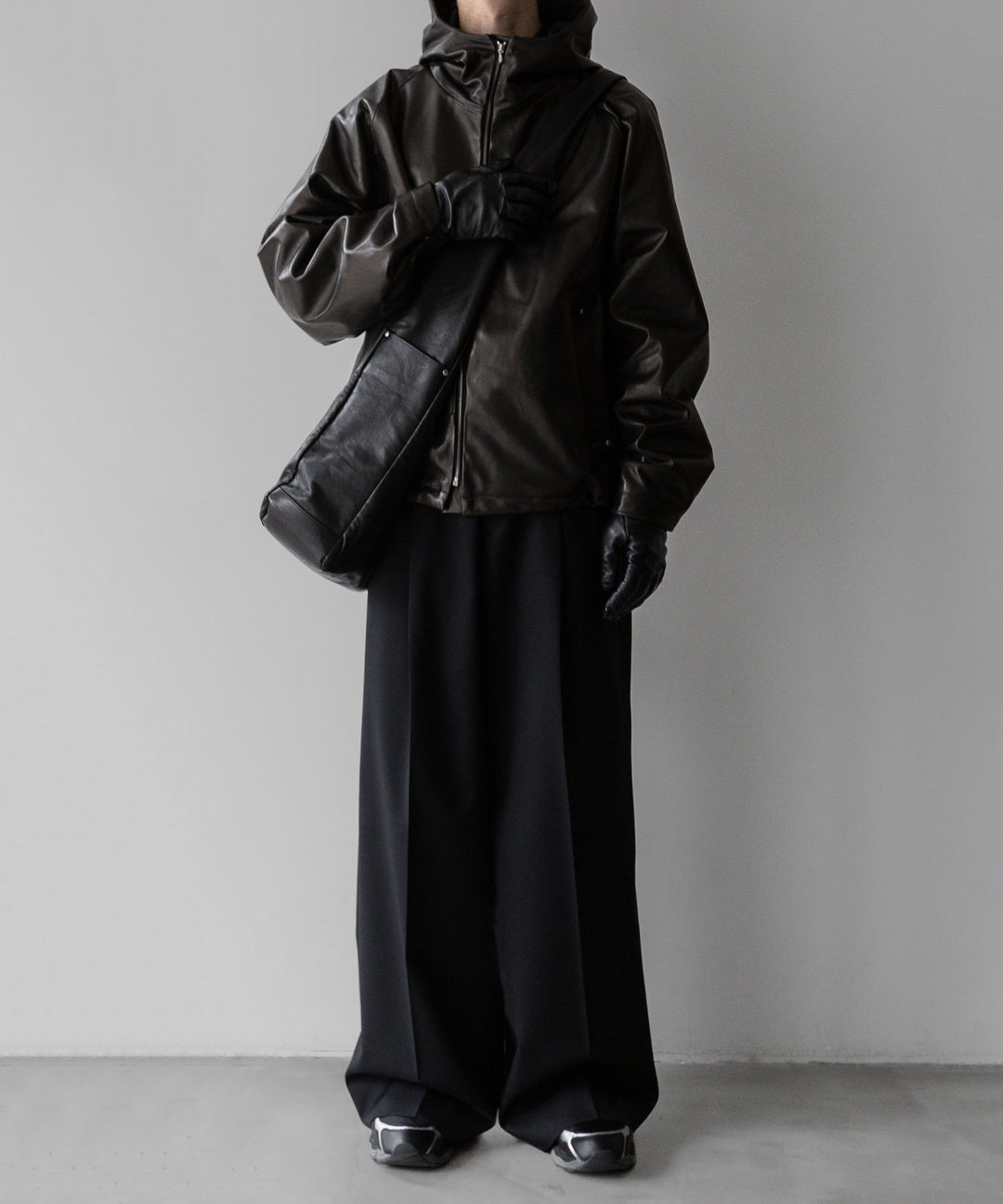 stein(シュタイン)の24SSコレクションLEATHER HOODED SHORT JACKETのBLACK