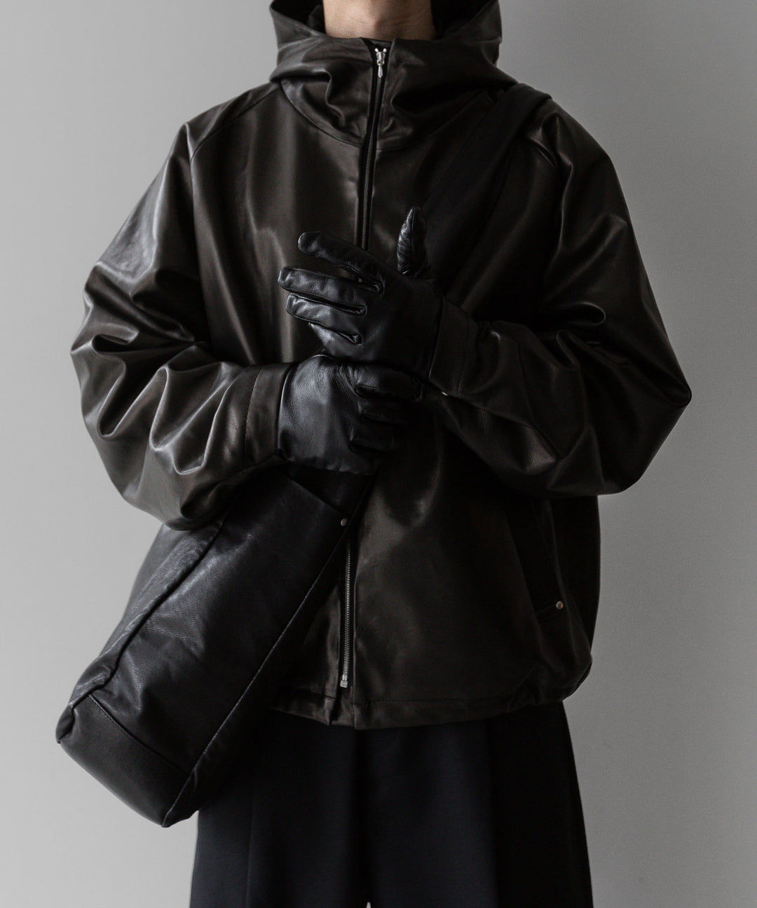stein(シュタイン)の24SSコレクションLEATHER HOODED SHORT JACKETのBLACK