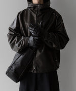 画像をギャラリービューアに読み込む, stein(シュタイン)の24SSコレクションLEATHER HOODED SHORT JACKETのBLACK
