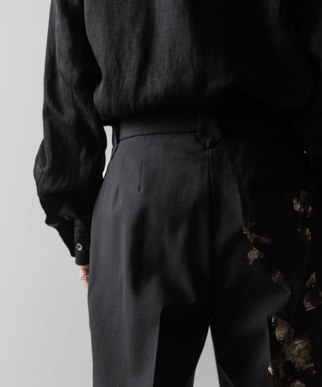 【ANTHEM A】WOOL STRIPE TRO FOIL WESTERN SLACKS - BLACK