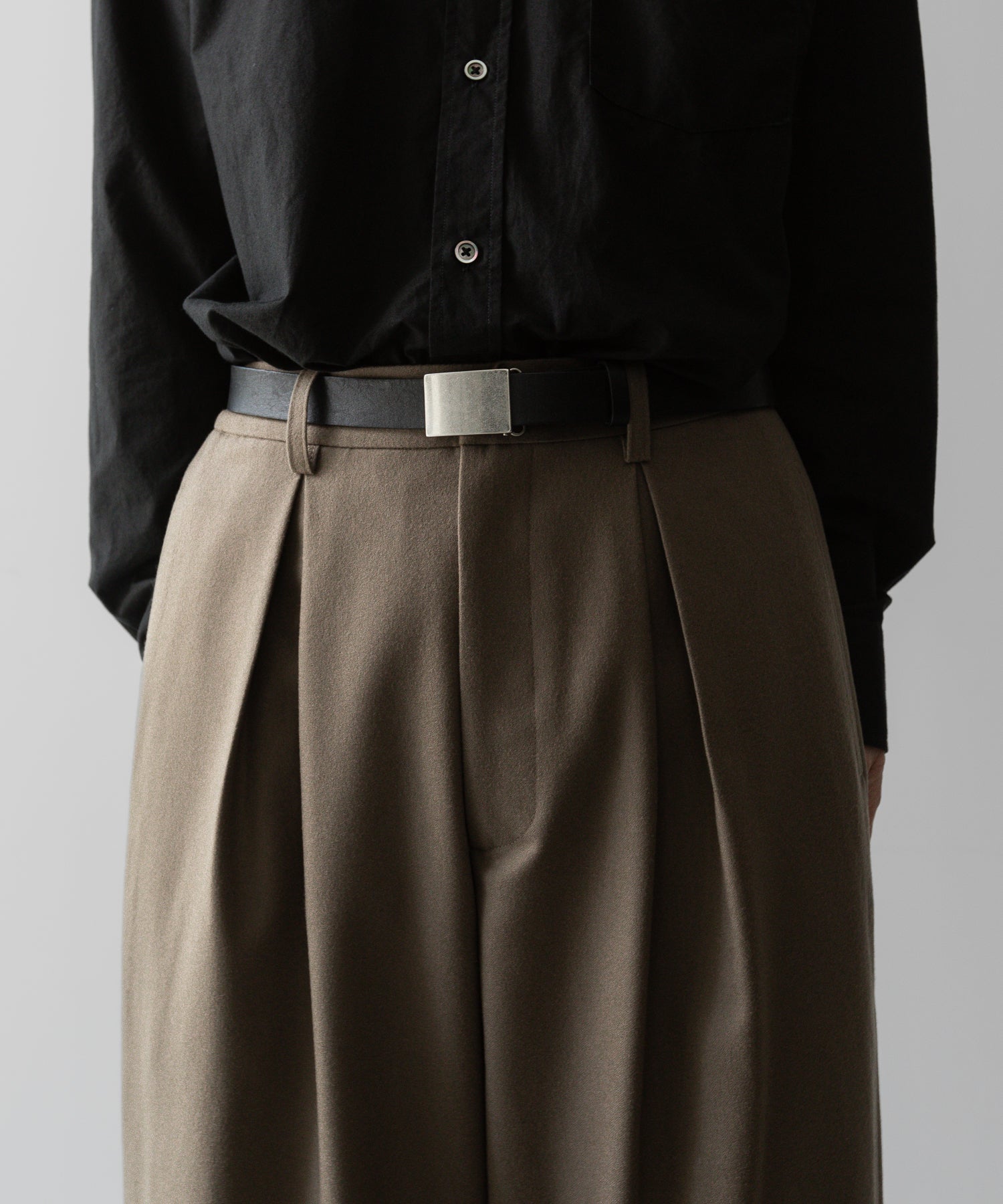 ssstein(シュタイン)の24AWコレクション EASY WIDE TROUSERS (2/72梳毛フラノ) - DARK BEIGE 公式通販サイトsession福岡セレクトショップ