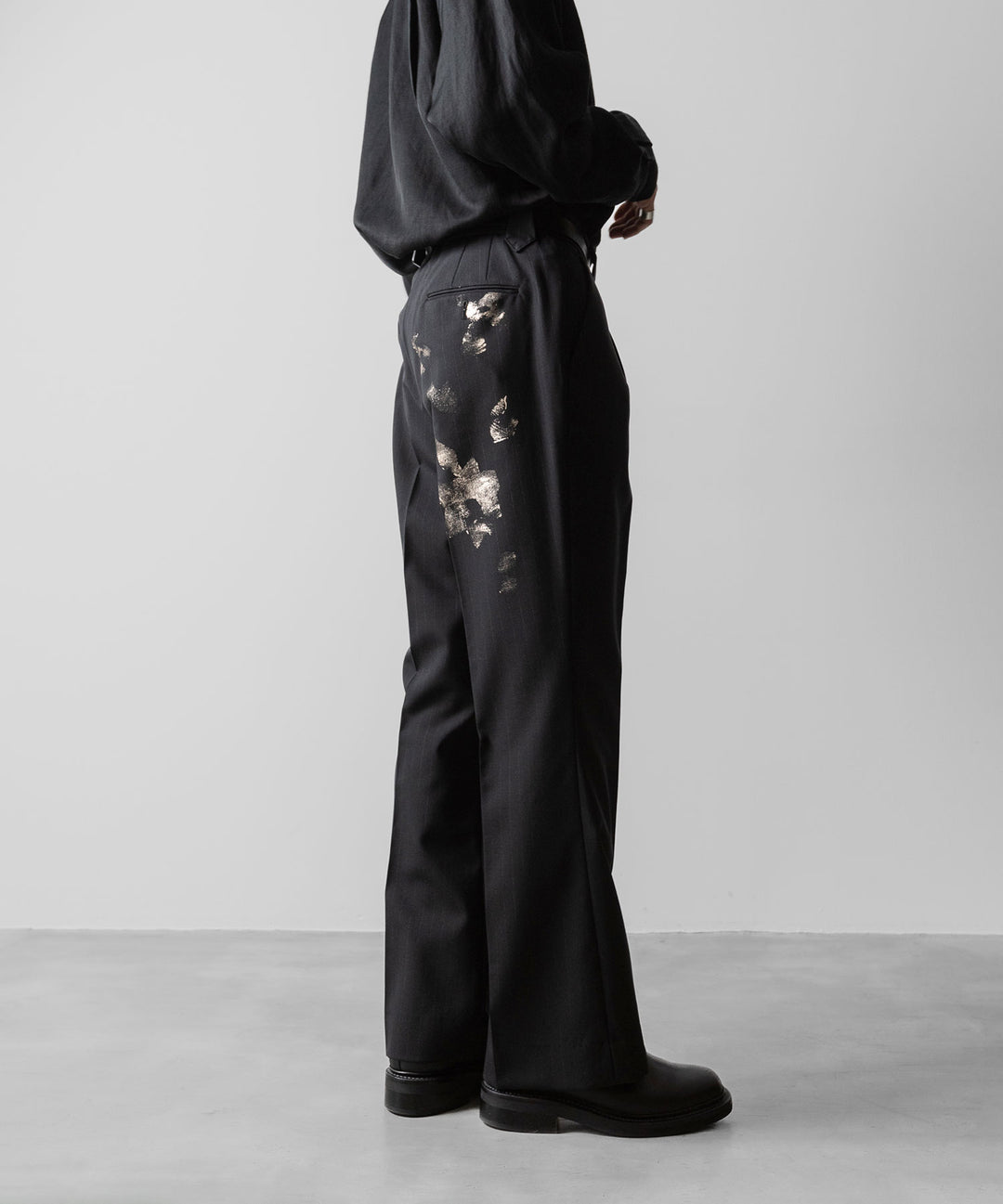【ANTHEM A】WOOL STRIPE TRO FOIL WESTERN SLACKS - BLACK