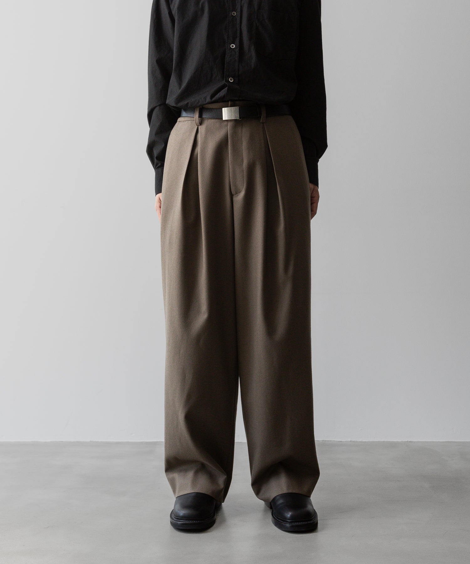 ssstein(シュタイン)の24AWコレクション EASY WIDE TROUSERS (2/72梳毛フラノ) - DARK BEIGE 公式通販サイトsession福岡セレクトショップ