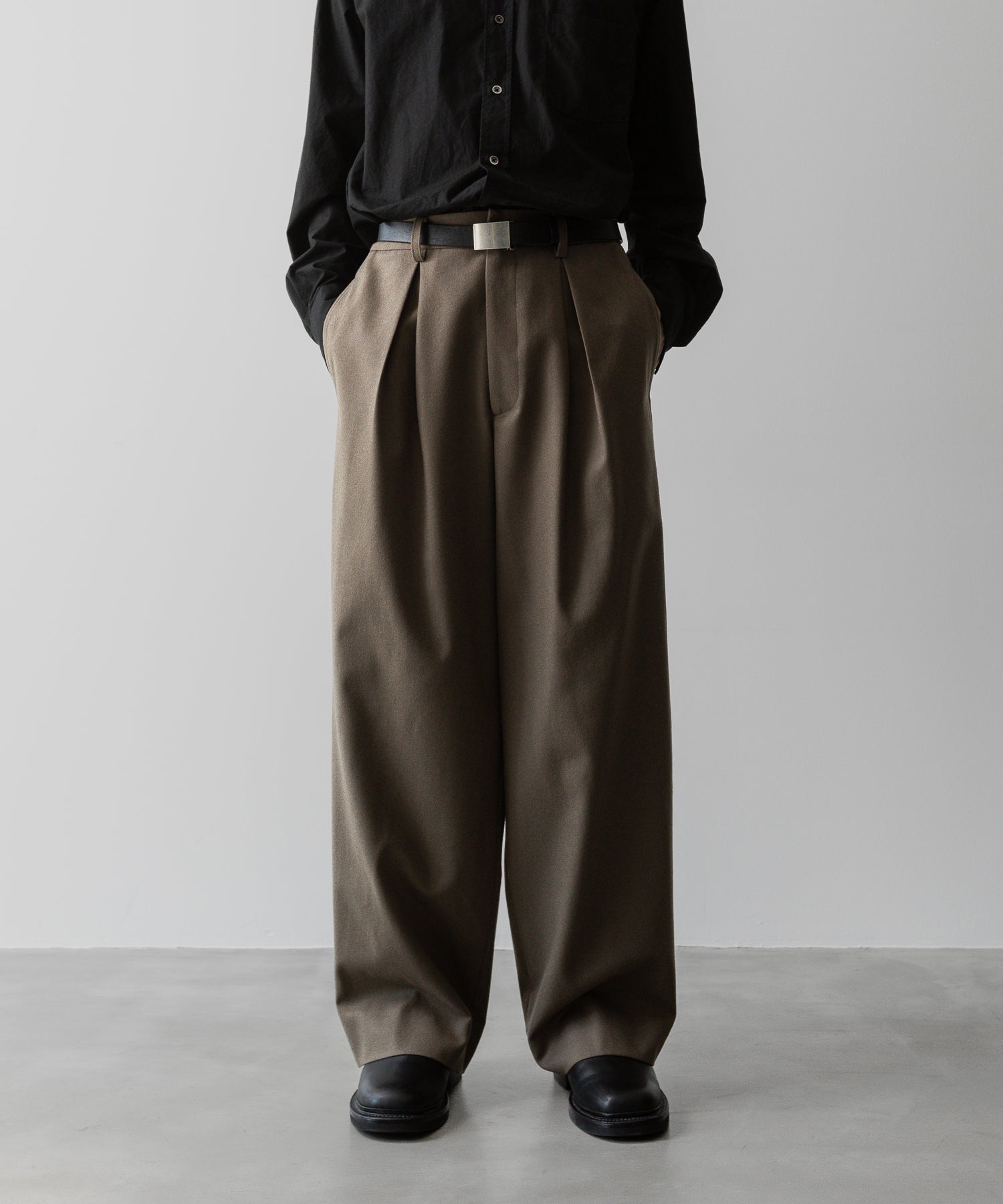 ssstein(シュタイン)の24AWコレクション EASY WIDE TROUSERS (2/72梳毛フラノ) - DARK BEIGE 公式通販サイトsession福岡セレクトショップ