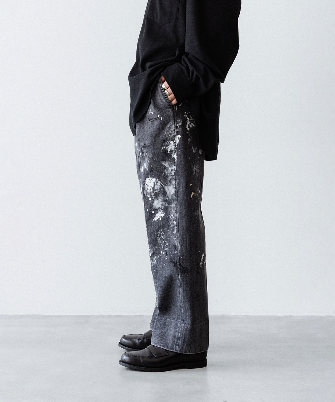 INTÉRIM - インテリムのMILK PAINT USED BLACK DENIM 2-TUCK STRAIGHT SLACKS - PU.BLACK公式通販サイトsession福岡セレクトショップ