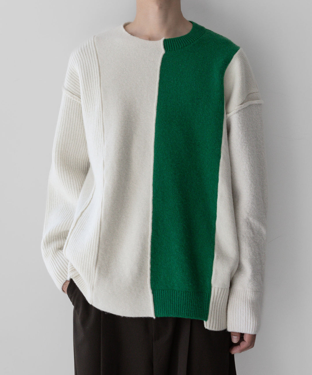 stein(シュタイン)の23AWコレクションOVERSIZED MULTI PATCHED KNIT LSのOFF × GREEN 代替テキストを編集