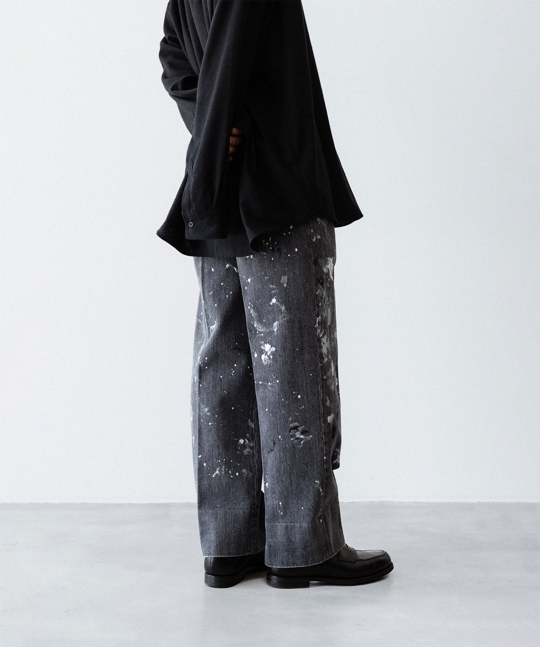 INTÉRIM - インテリムのMILK PAINT USED BLACK DENIM 2-TUCK STRAIGHT SLACKS - PU.BLACK公式通販サイトsession福岡セレクトショップ