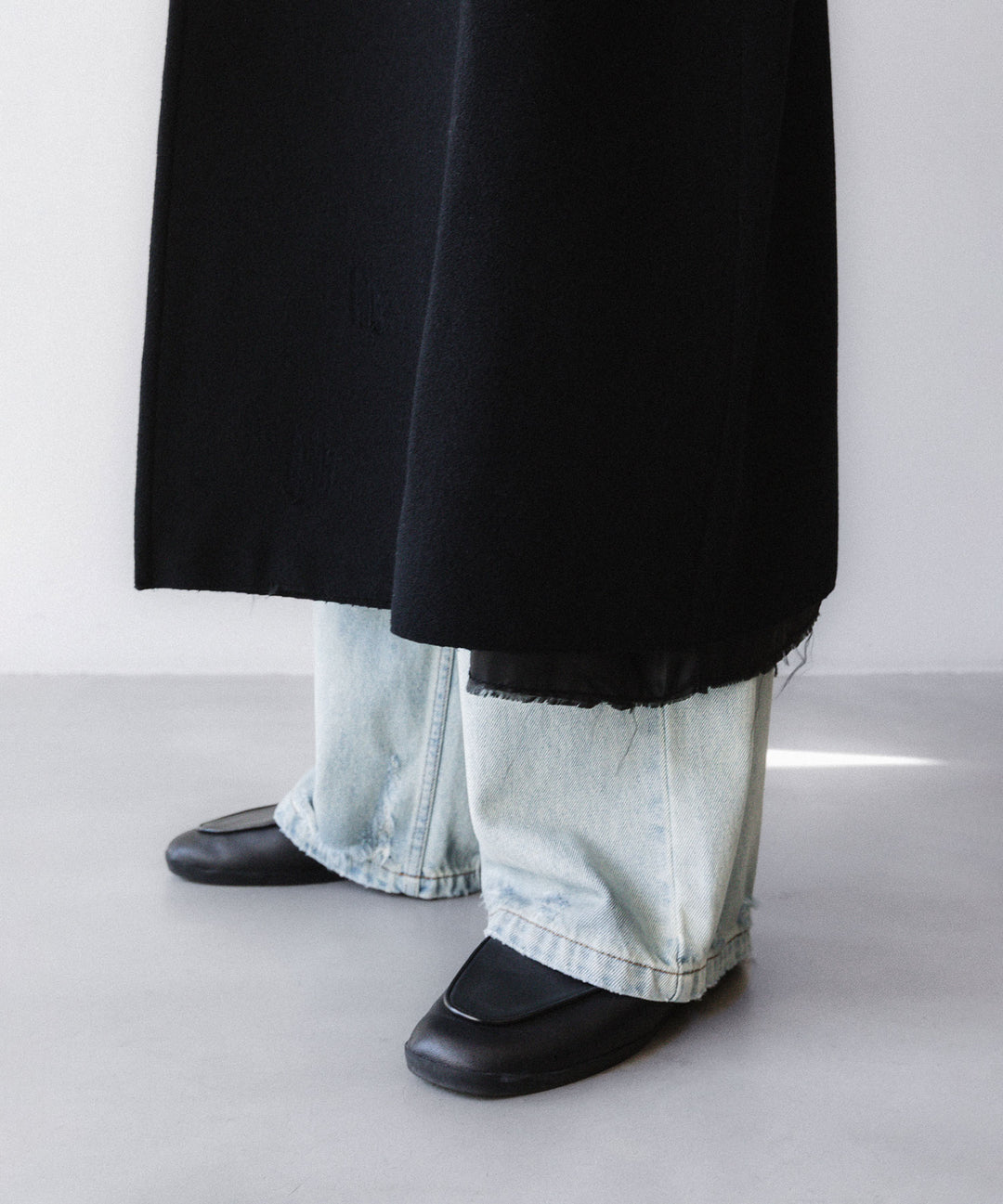 【CODA】BLACK WOOL CUT OUT DISTRESSED DORIAN COAT - BLACK
