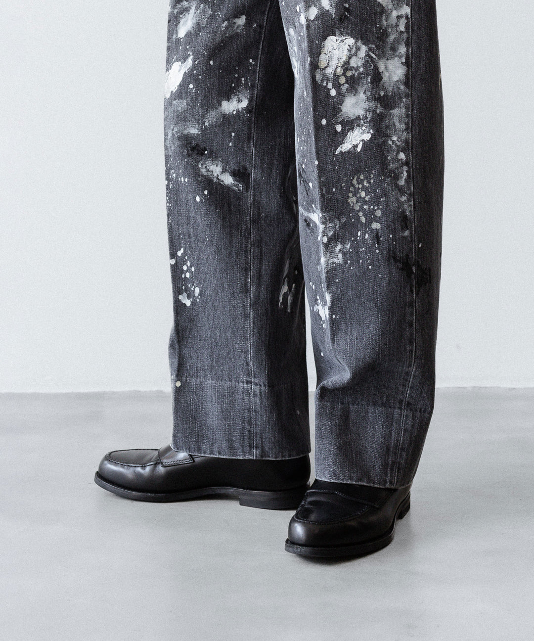 INTÉRIM - インテリムのMILK PAINT USED BLACK DENIM 2-TUCK STRAIGHT SLACKS - PU.BLACK公式通販サイトsession福岡セレクトショップ