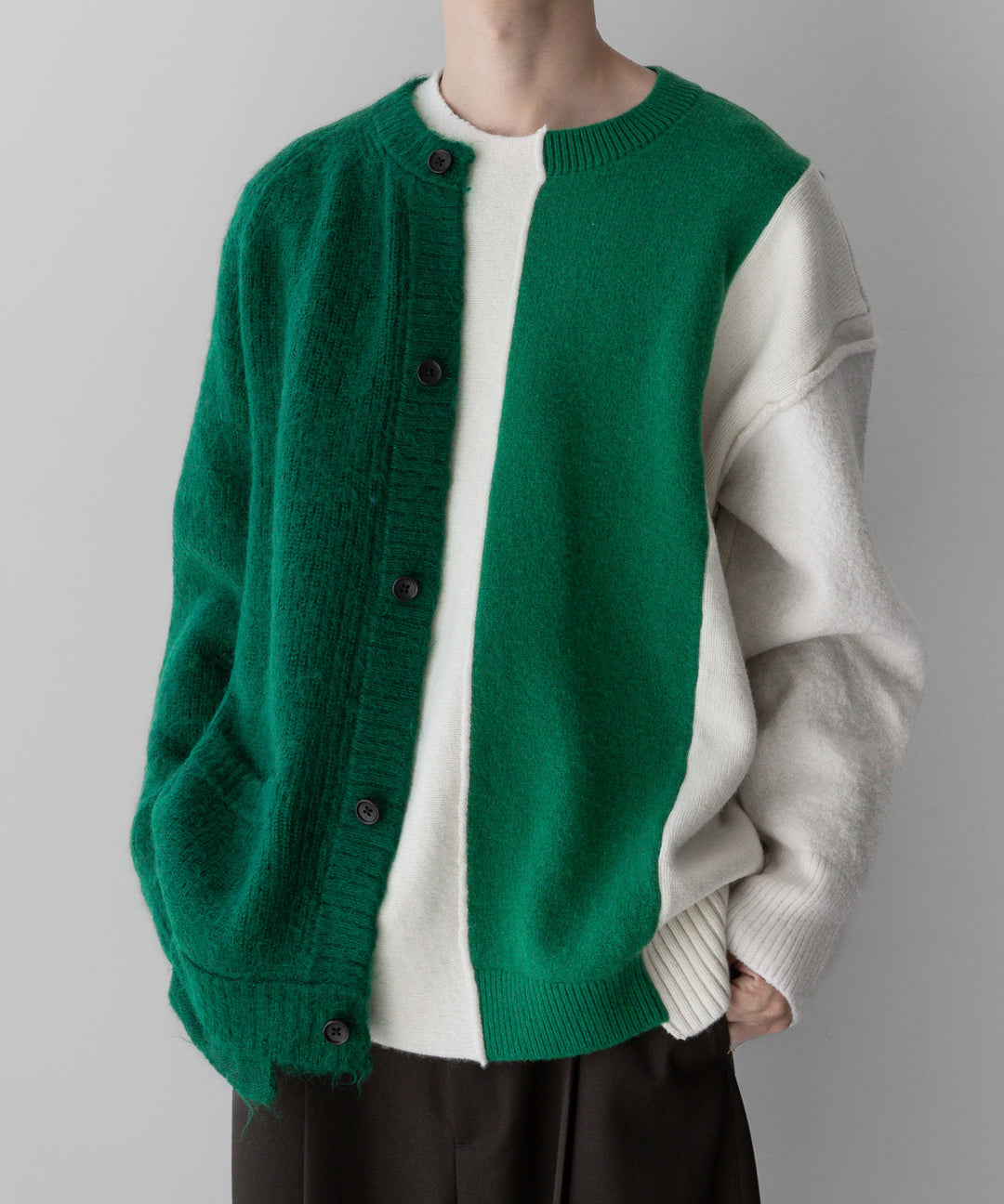 stein(シュタイン)の23AWコレクションOVERSIZED MULTI PATCHED KNIT LSのOFF × GREEN 代替テキストを編集
