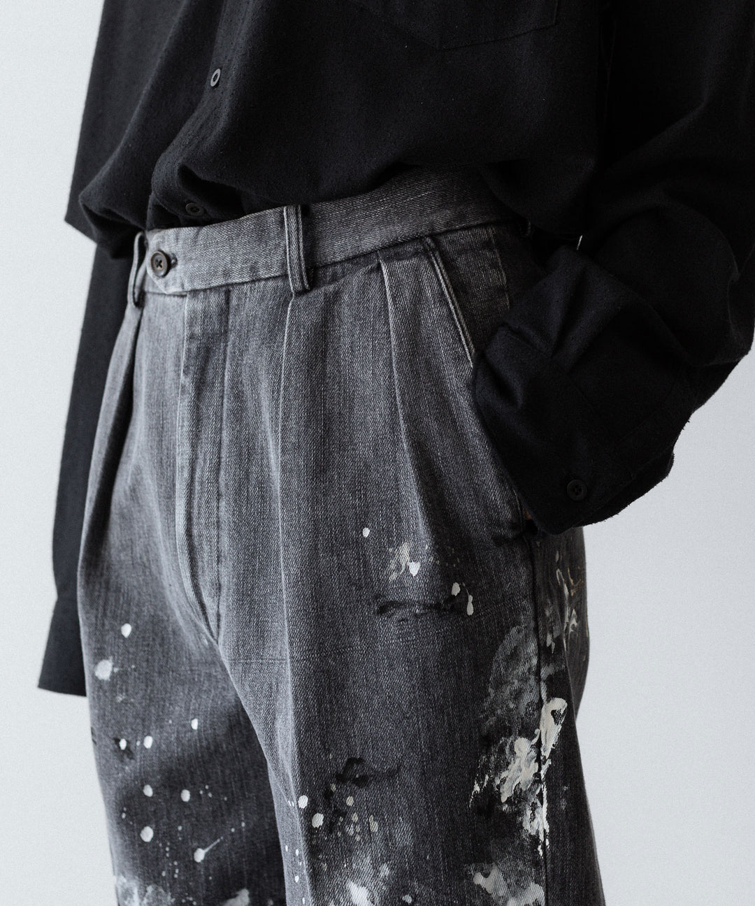 INTÉRIM - インテリムのMILK PAINT USED BLACK DENIM 2-TUCK STRAIGHT SLACKS - PU.BLACK公式通販サイトsession福岡セレクトショップ