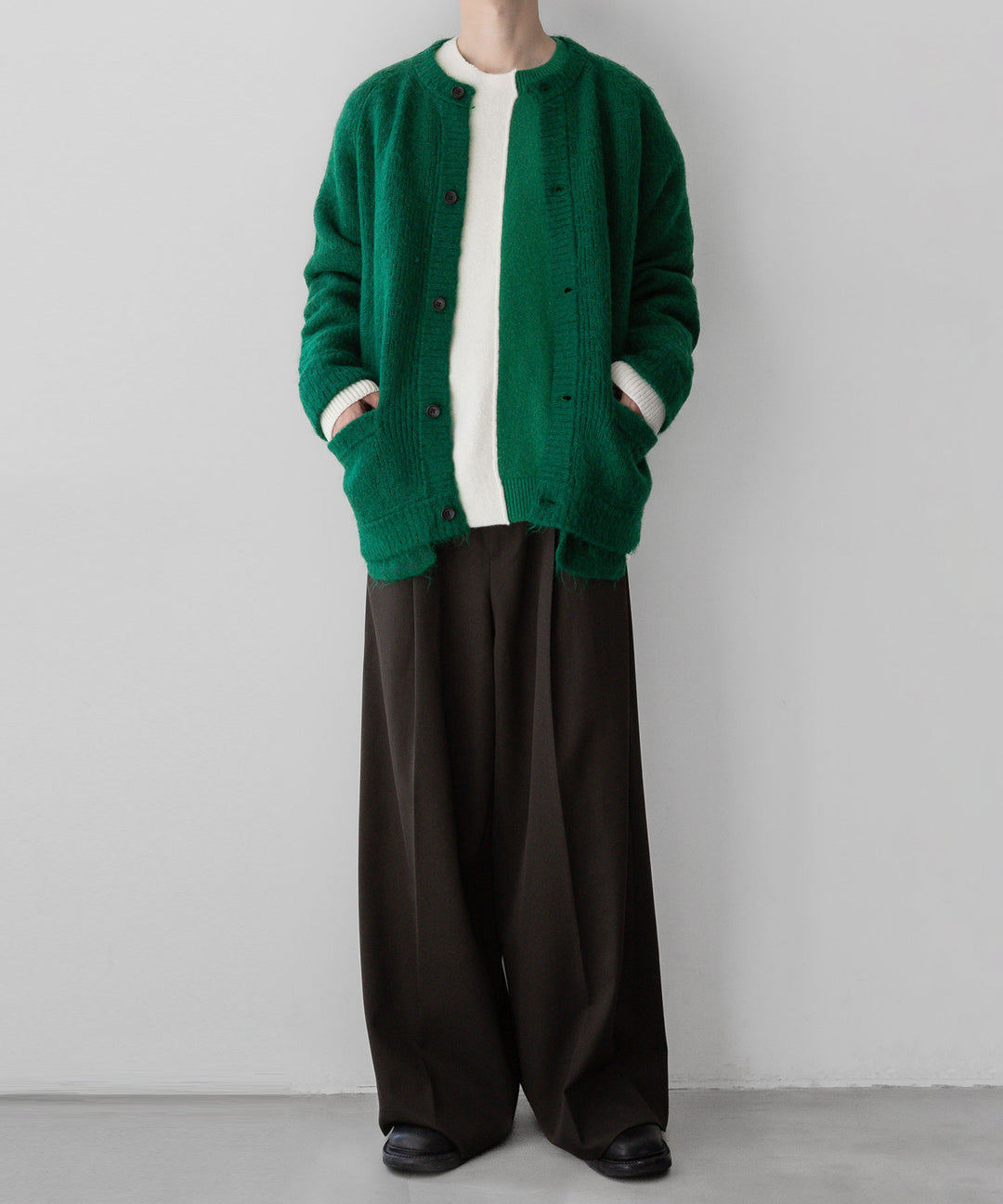 stein(シュタイン)の23AWコレクションOVERSIZED MULTI PATCHED KNIT LSのOFF × GREEN 代替テキストを編集