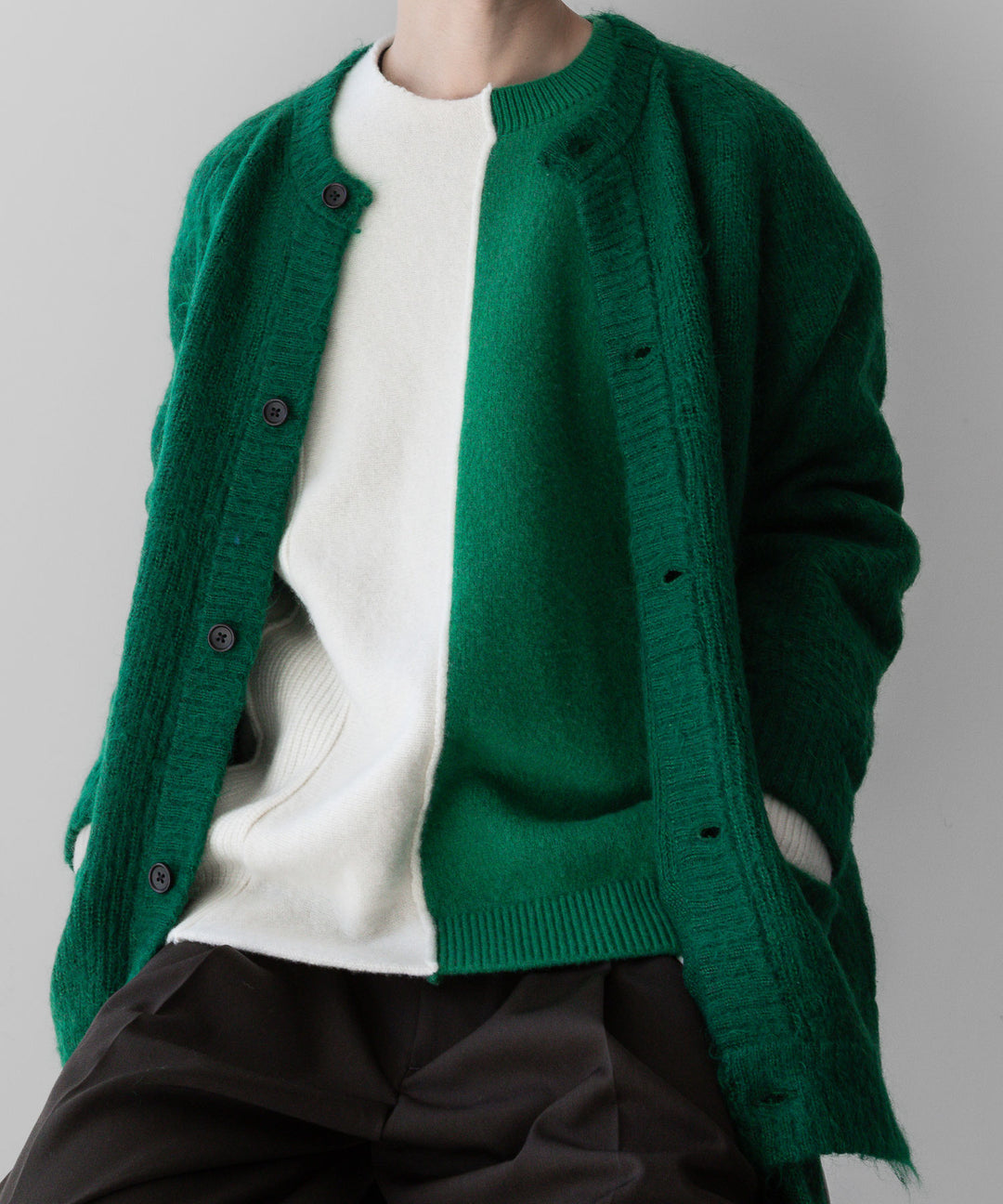 stein(シュタイン)の23AWコレクションOVERSIZED MULTI PATCHED KNIT LSのOFF × GREEN 代替テキストを編集