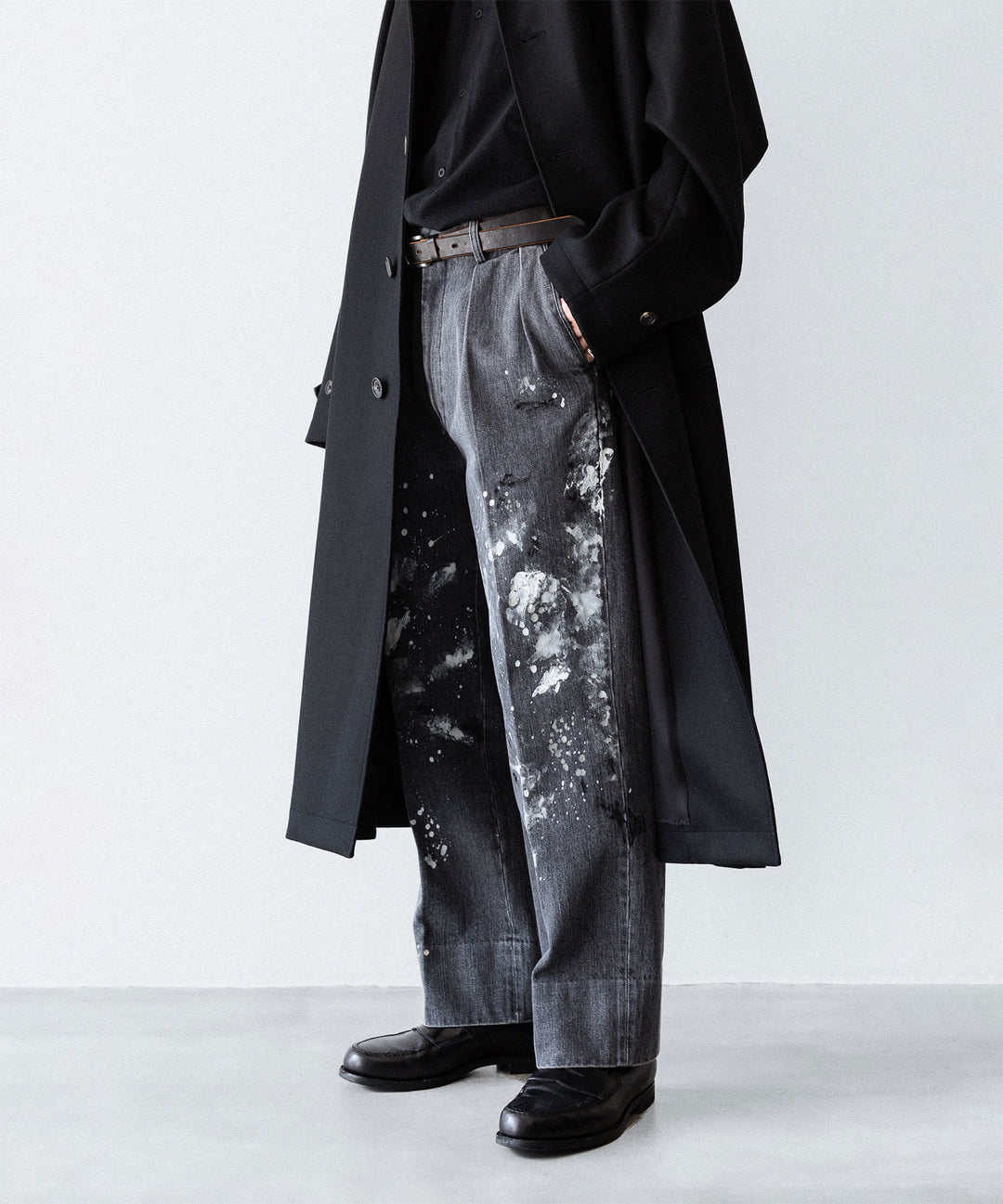 INTÉRIM - インテリムのMILK PAINT USED BLACK DENIM 2-TUCK STRAIGHT SLACKS - PU.BLACK公式通販サイトsession福岡セレクトショップ