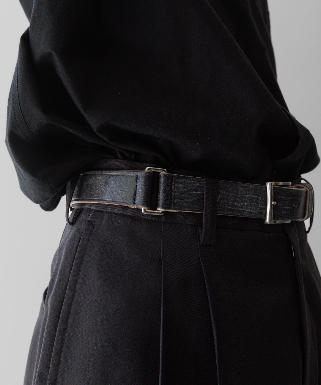 INTÉRIM - インテリムの30mm OAK BARK LEATHER DOUBLE SQUARE BELTのBLACK