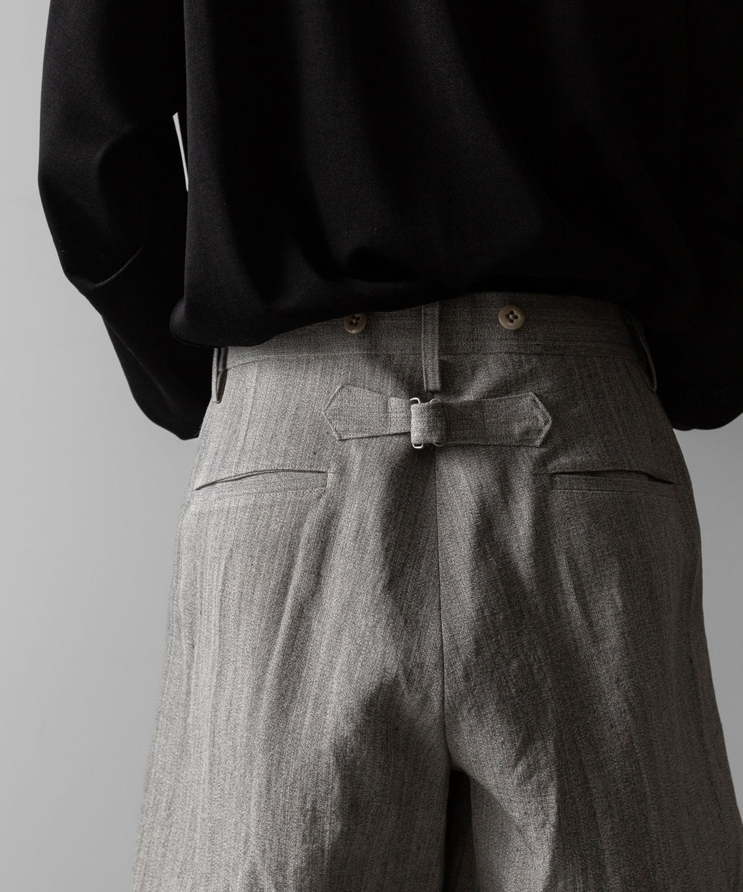 【INTÉRIM】VISCOSE SILK CANVAS MIL BAGGY TROUSER - BROWN GRAY