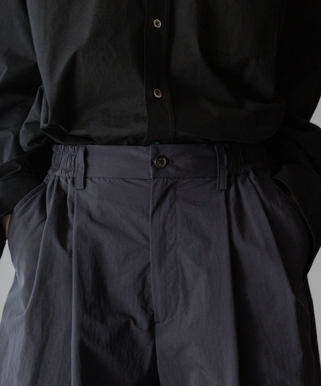 ssstein stein(シュタイン)の24SSコレクションWINDPROOF NYLON WIDE EASY SHORT TROUSERSのDARK GREY KHAKI 公式通販サイトsession福岡セレクトショップ