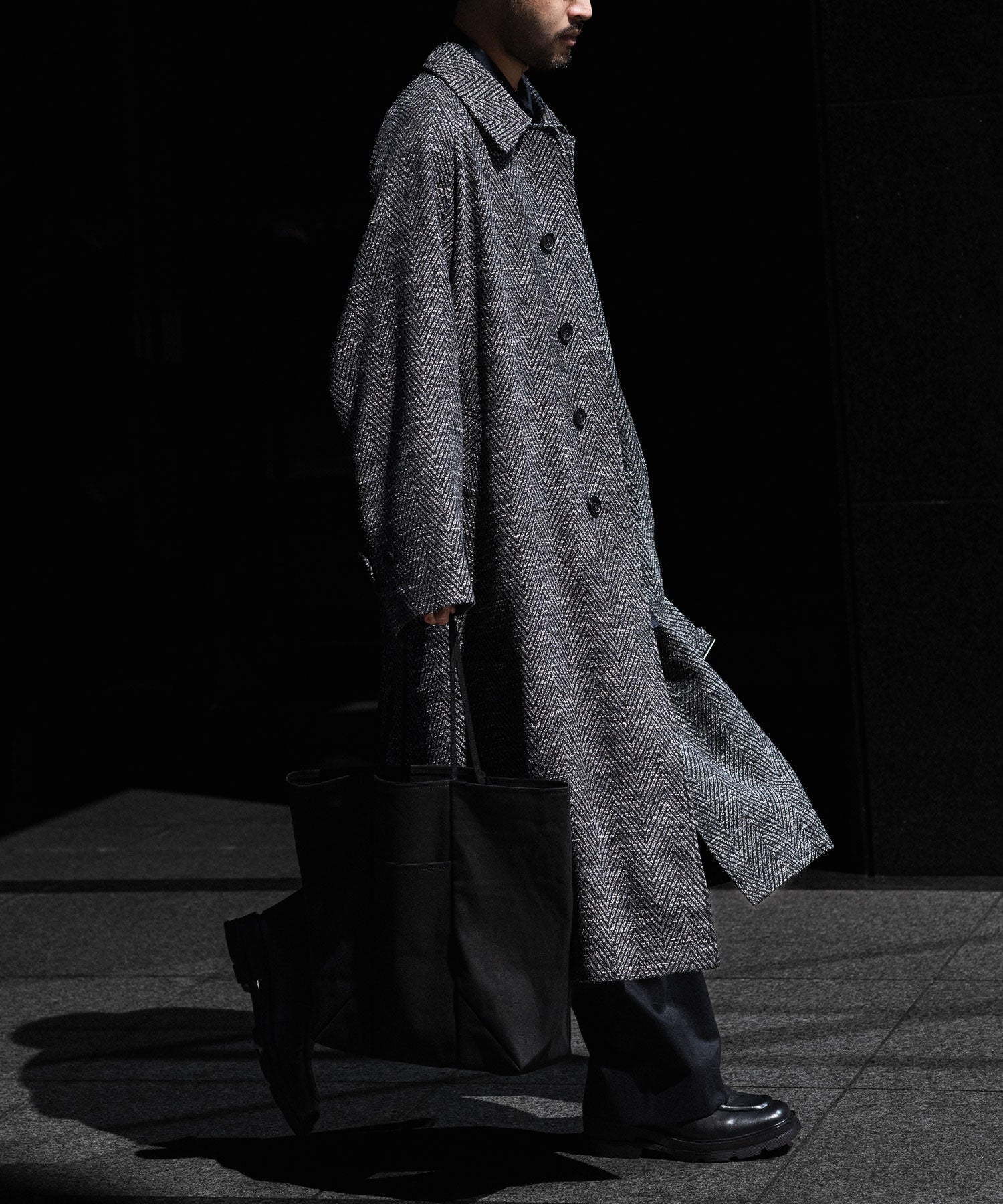 INTÉRIM(インテリム)のMELANGE DONEGAL HERRINGBONE HYPER BIG BELTED OVER COATのBLACKの公式通販サイトsession福岡セレクトショップ