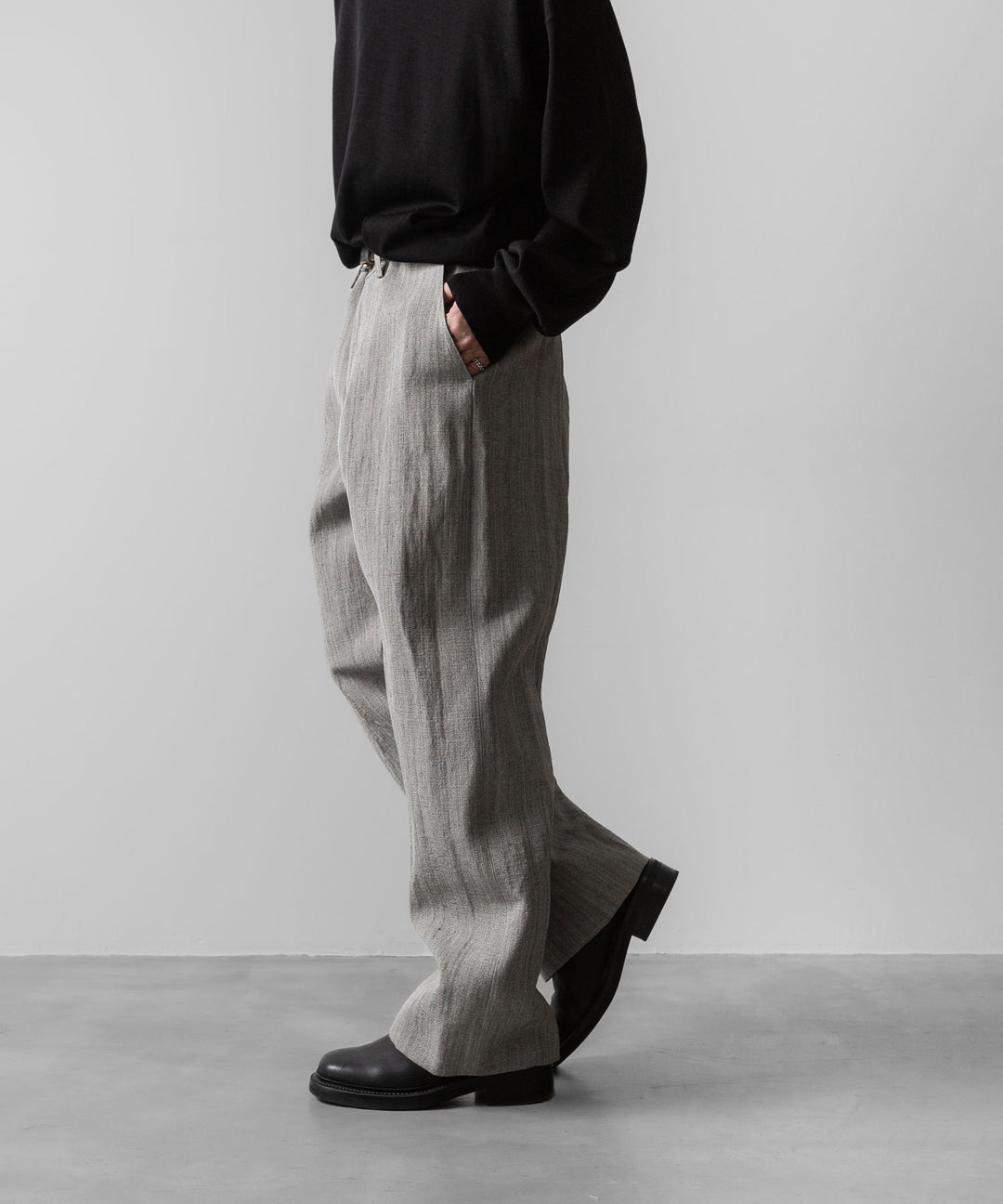 【INTÉRIM】VISCOSE SILK CANVAS MIL BAGGY TROUSER - BROWN GRAY