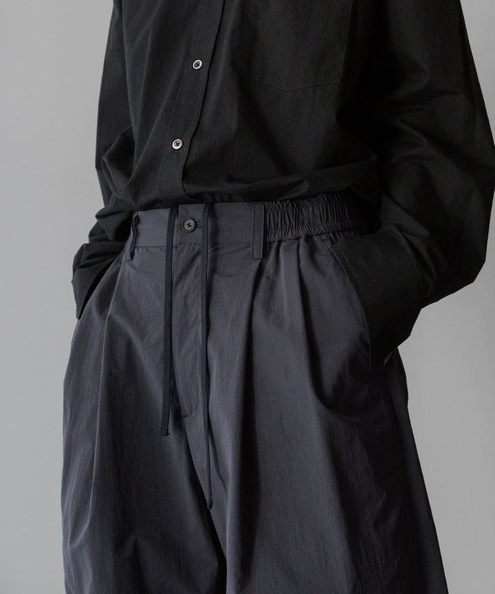 ssstein stein(シュタイン)の24SSコレクションWINDPROOF NYLON WIDE EASY SHORT TROUSERSのDARK GREY KHAKI 公式通販サイトsession福岡セレクトショップ