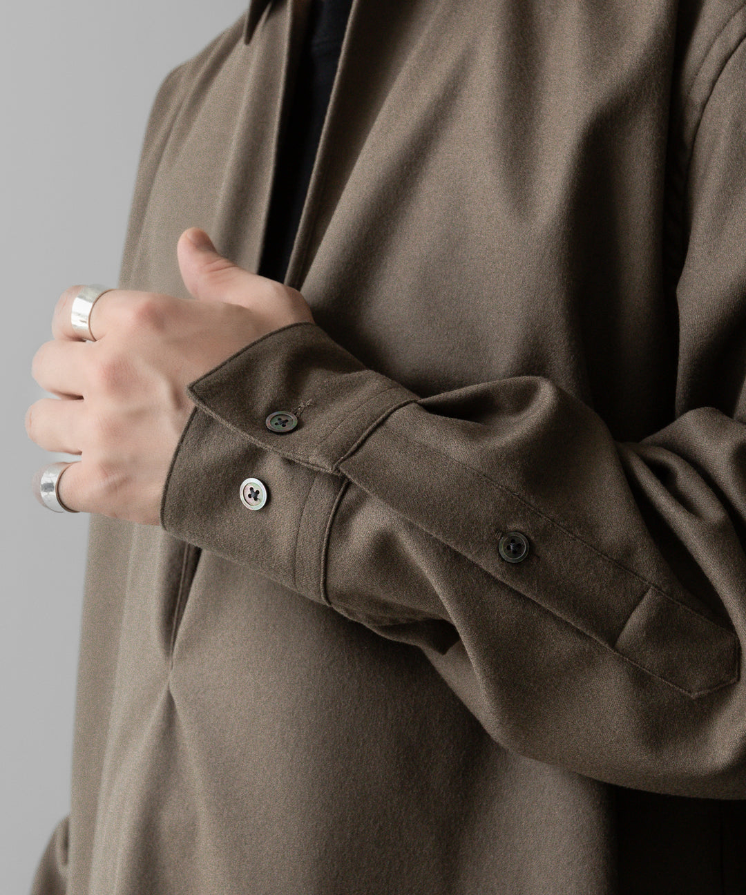 ssstein(シュタイン)の24AWコレクション OVERSIZED SKIPPER SHIRT (WOOL) - DARK BEIGE 公式通販サイトsession福岡セレクトショップ