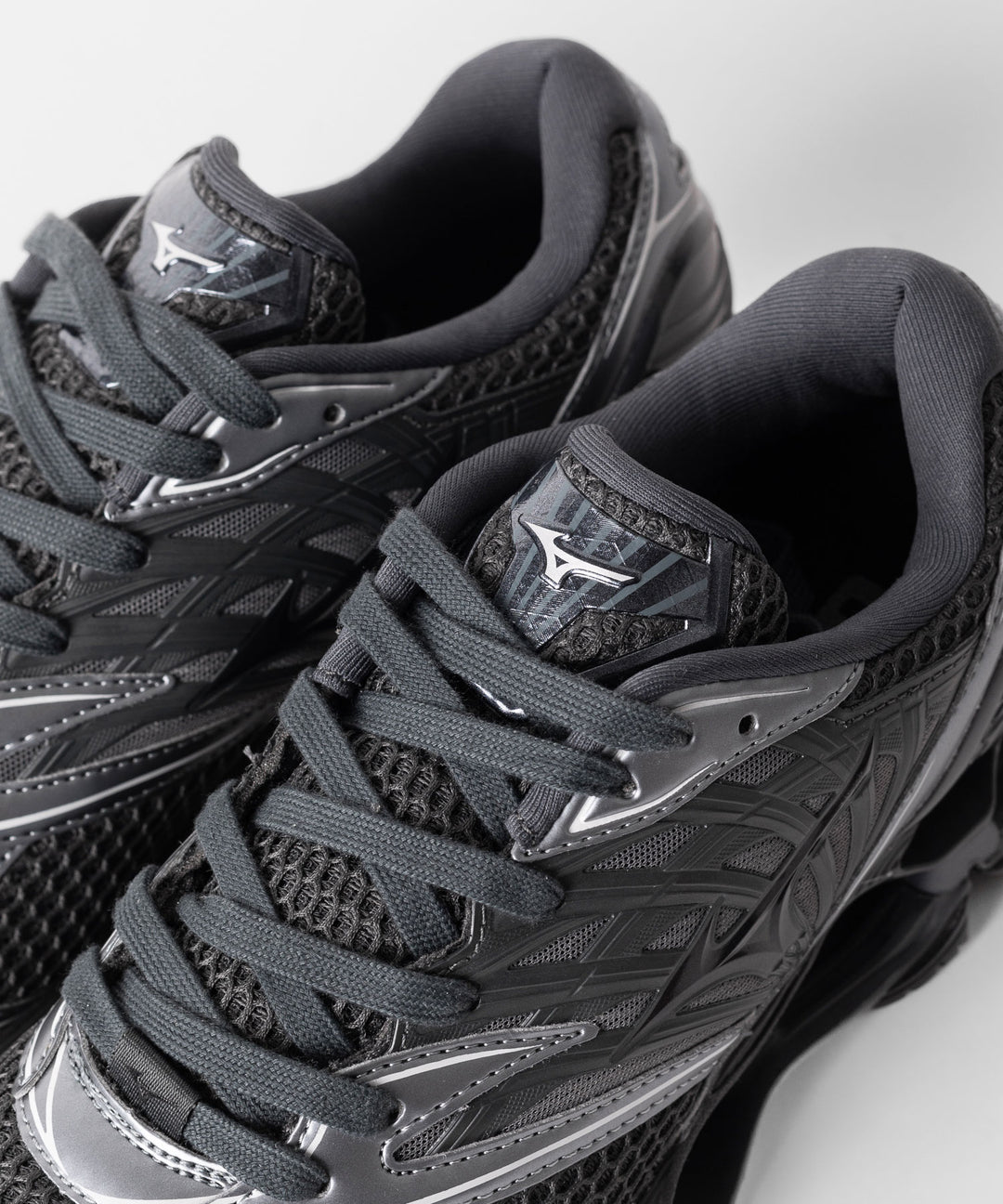 【MIZUNO】ミズノのWAVE PROPHECY LS - BLACK×BLACK×METALLIC GREY
