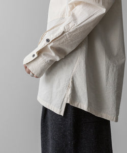 【 The Viridi-anne 】DIAGONAL OPEN HIGH NECK SHIRT - ECRU