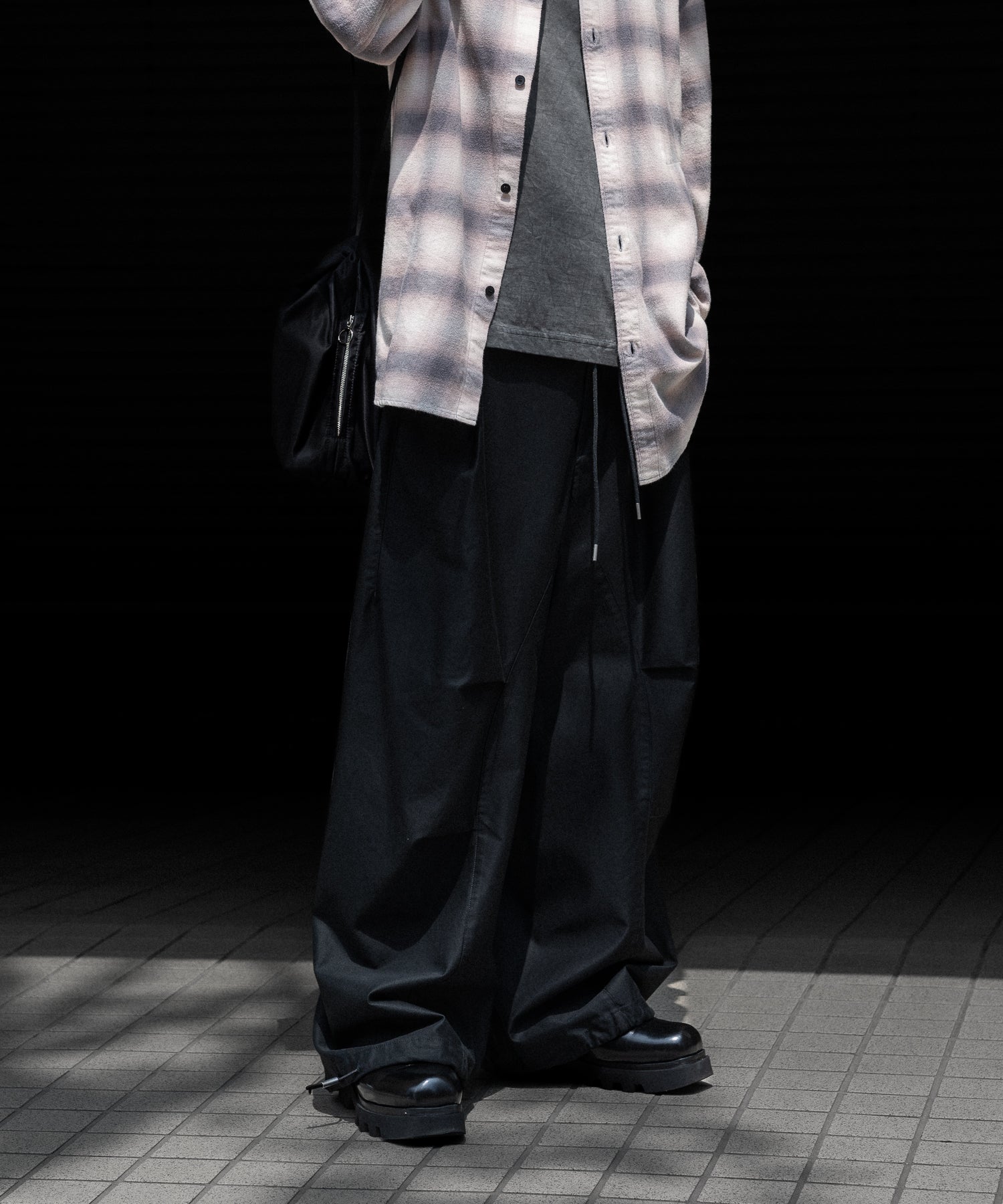 VEIN-ヴェインのCOTTON MOLESKIN 3D FILED TROUSERS のBLACK公式通販サイト　session福岡セレクトショップ