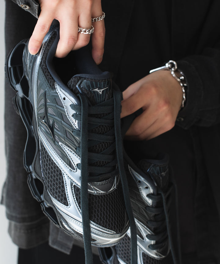 【MIZUNO】ミズノのWAVE PROPHECY LS - BLACK×BLACK×METALLIC GREY