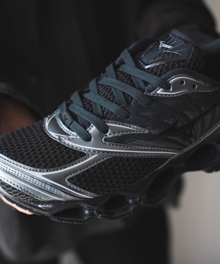 【MIZUNO】ミズノのWAVE PROPHECY LS - BLACK×BLACK×METALLIC GREY