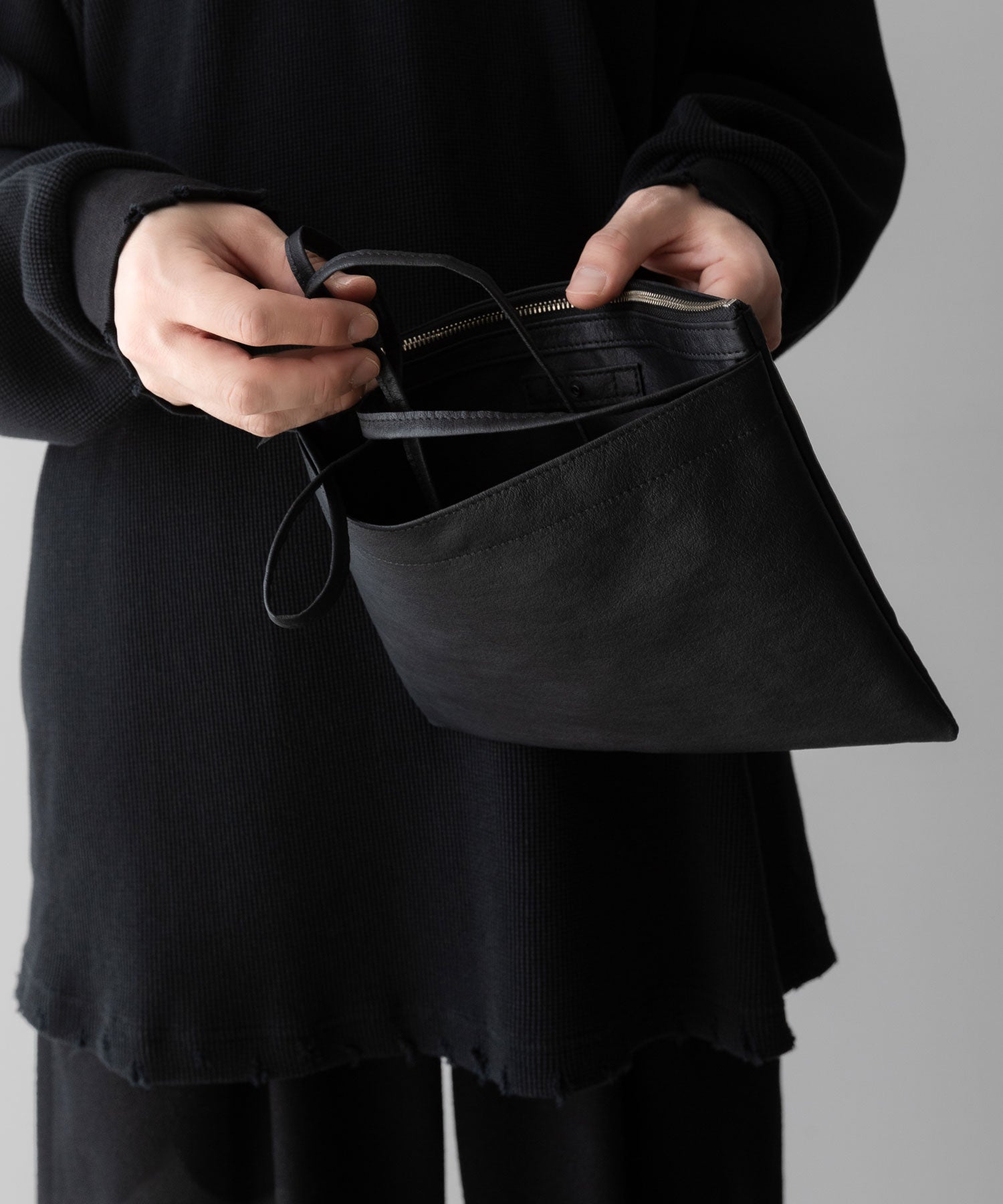 KaILI - カイリのSATELLITE POUCH MのBLACKの公式通販サイトsession福岡セレクトショップ