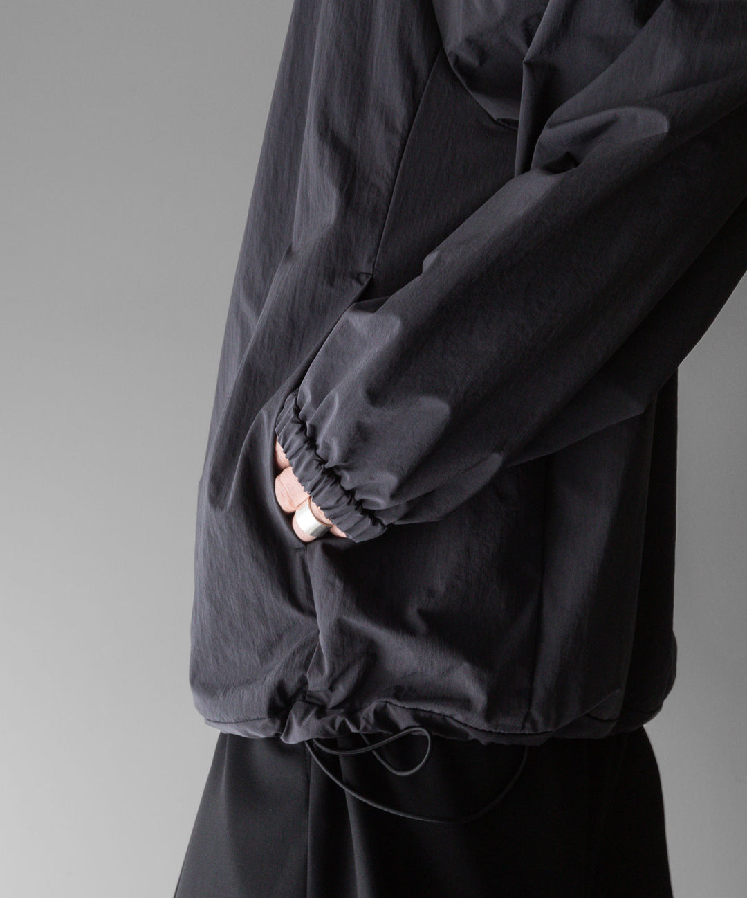 【stein】ssstein シュタインのWINDPROOF NYLON HALF ZIP PULLOVERのDARK GREY KHAKI 公式通販サイトsession福岡セレクトショップ
