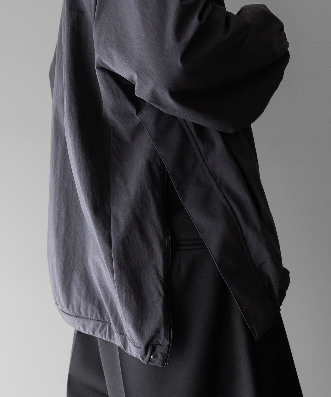 【stein】ssstein シュタインのWINDPROOF NYLON HALF ZIP PULLOVERのDARK GREY KHAKI 公式通販サイトsession福岡セレクトショップ