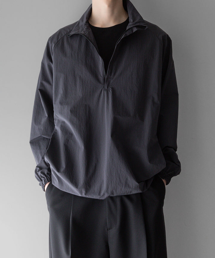 【stein】ssstein シュタインのWINDPROOF NYLON HALF ZIP PULLOVERのDARK GREY KHAKI 公式通販サイトsession福岡セレクトショップ