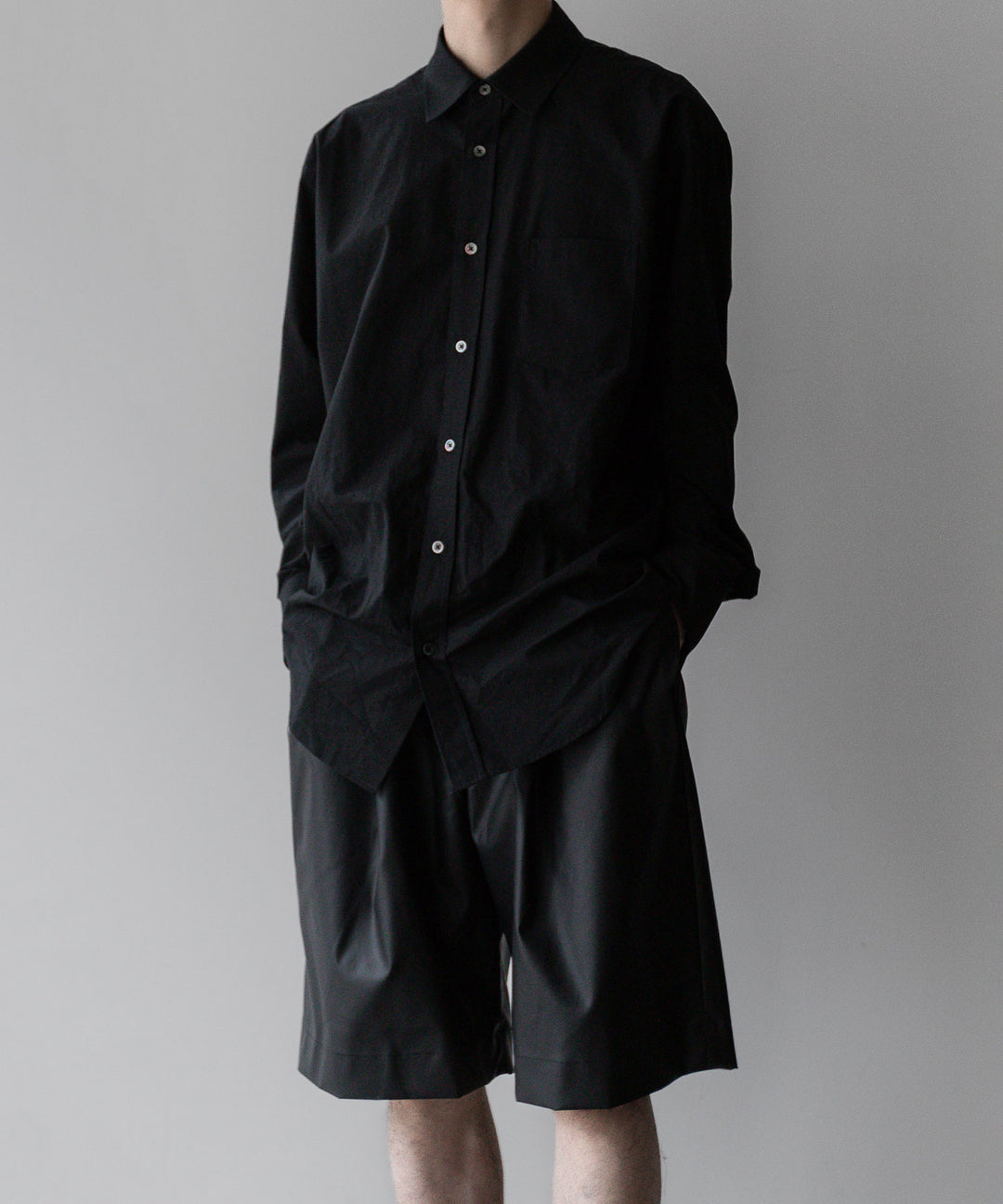stein(シュタイン)の24SSコレクションCOATED WIDE EAZY SHORT TROUSERSのBLACK(COATING)